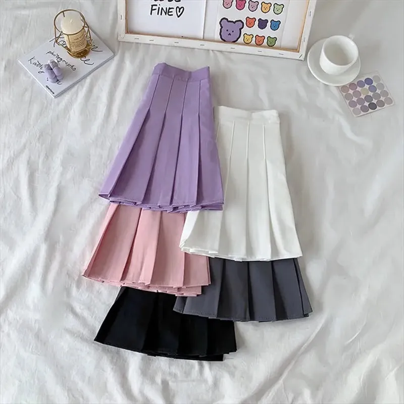 Simplicity at its Finest: A High Waisted Pleated Short Skirt