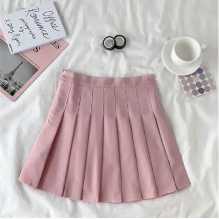 Simplicity at its Finest: A High Waisted Pleated Short Skirt